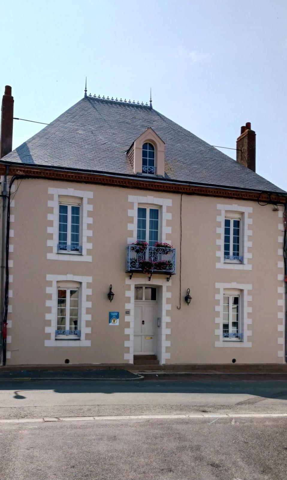 Le Griffon 1855 Hotel Saint-Laurent-Des-Autels Exterior photo